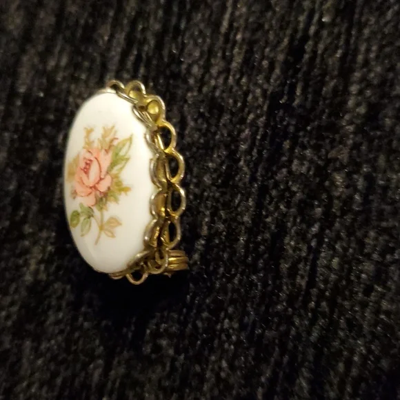 Vintage Gold Tone Pink Rose White Milk Glass Floral Cameo Pin - Picture 3 of 5